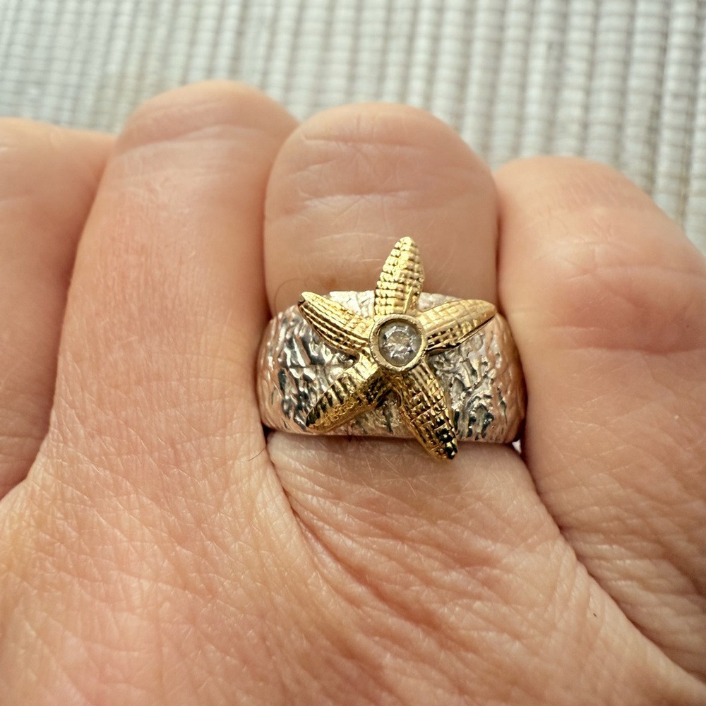 Sterling Silver Textured Ring with Gold-Tone Starfish Accent and cz– Size 8.5